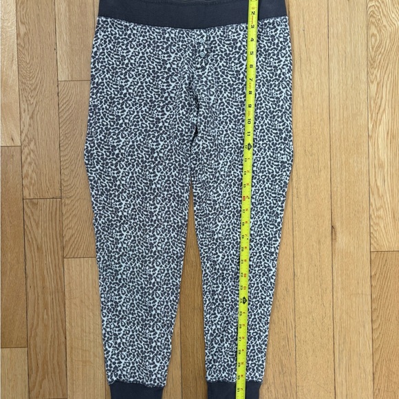 Victoria's Secret Grey Leopard Thermal Pajama Set - Size S - Picture 4 of 8